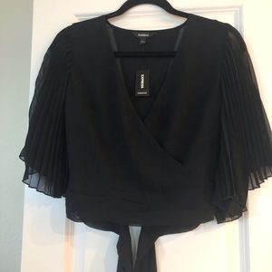 Cute cropped black shirt. NWT